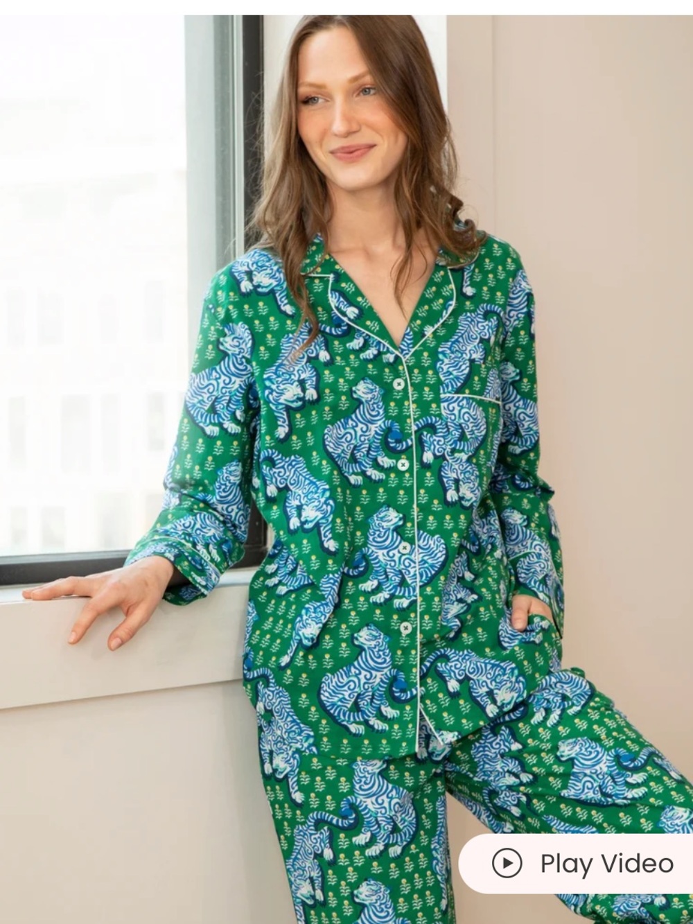 Printfresh organic cotton pjs set in tiger queen print size large EUC